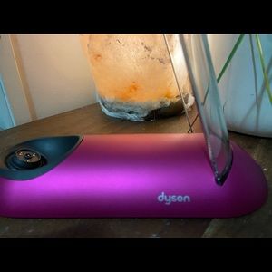 Dyson corrale dock